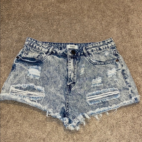 Distressed denim shorts - Picture 1 of 3